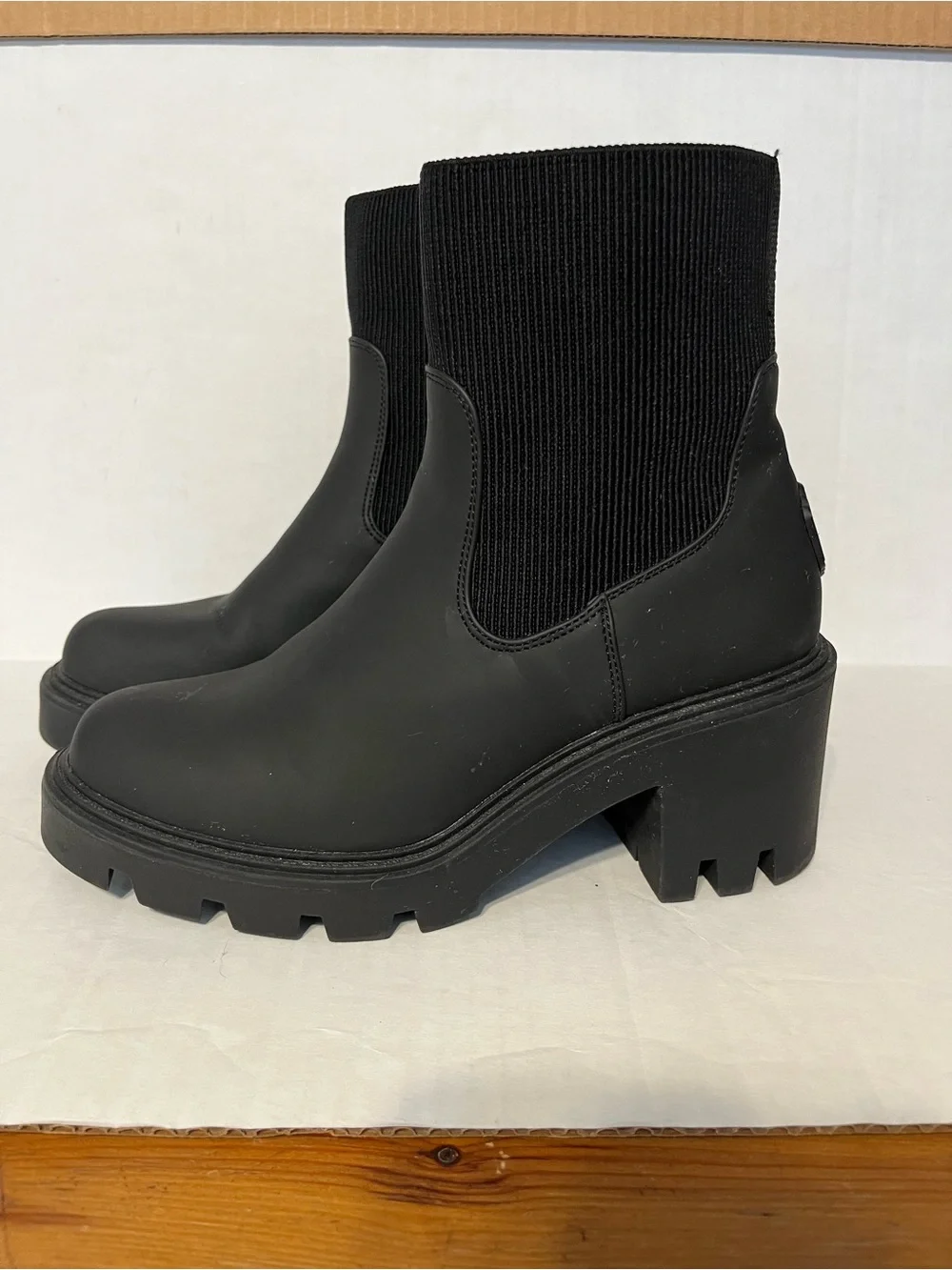 Carvela Splash Heel Black Rubber Chunky Lug Heel Ankle Boot Size 7.5